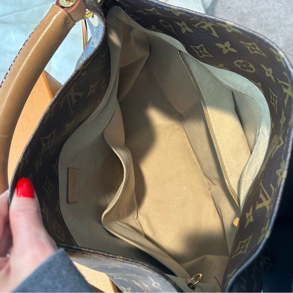 Louis Vuitton Artsy MM Purse - Picture 5 of 7